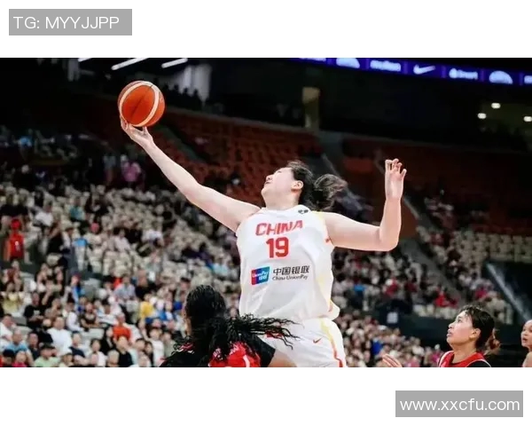 吴娜专访：从青涩球员到篮球女神的成长之路回顾