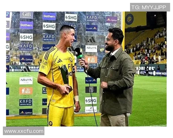 罗姓足球明星展现霸气风范引领全球赛场风潮